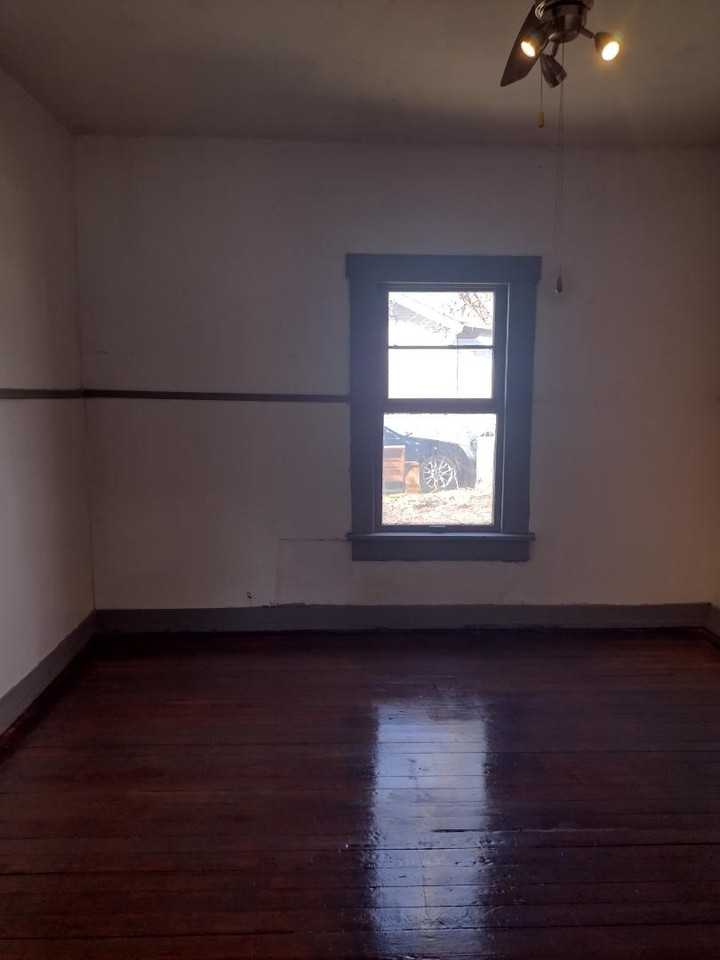 1528 E 3rd Ave - Photo 5 of 9