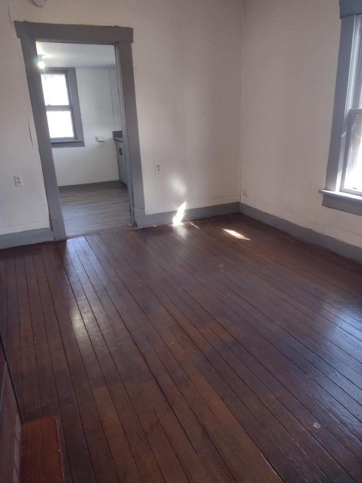 1528 E 3rd Ave - Photo 6 of 9