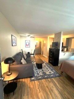 980 S Dexter St #8 - Photo 4 of 12