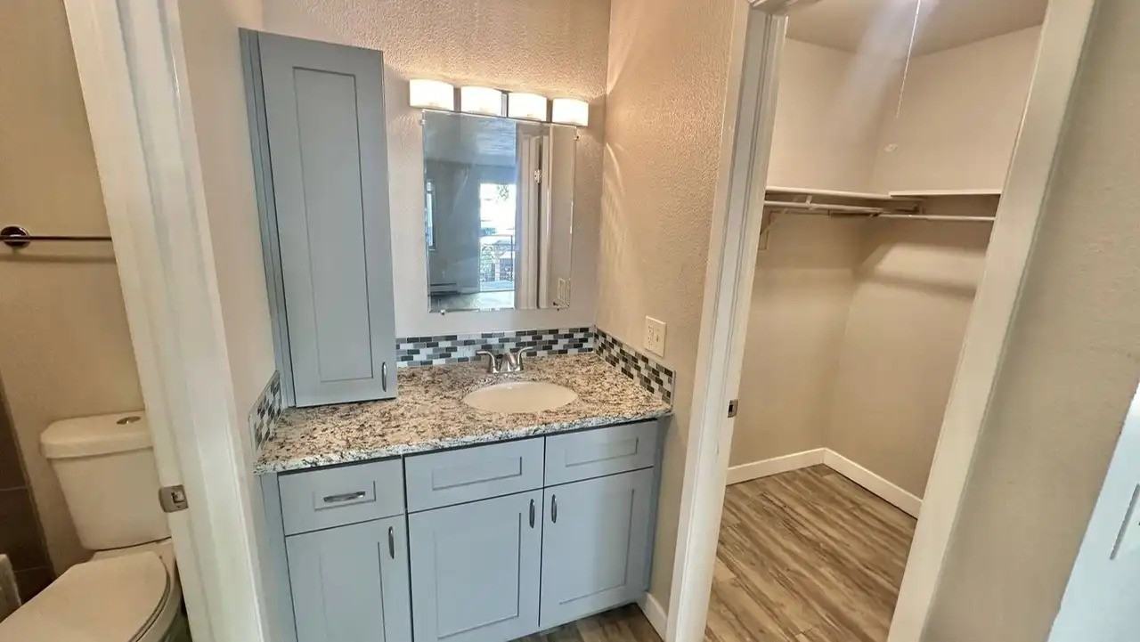 980 S Dexter St #8 - Photo 7 of 12