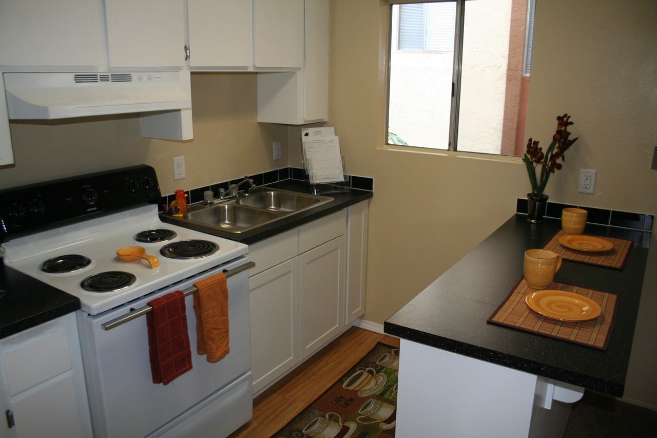 5069 University Ave #6
