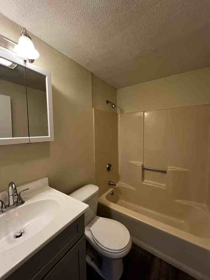 250 Spring Cir #303A - Photo 2 of 2