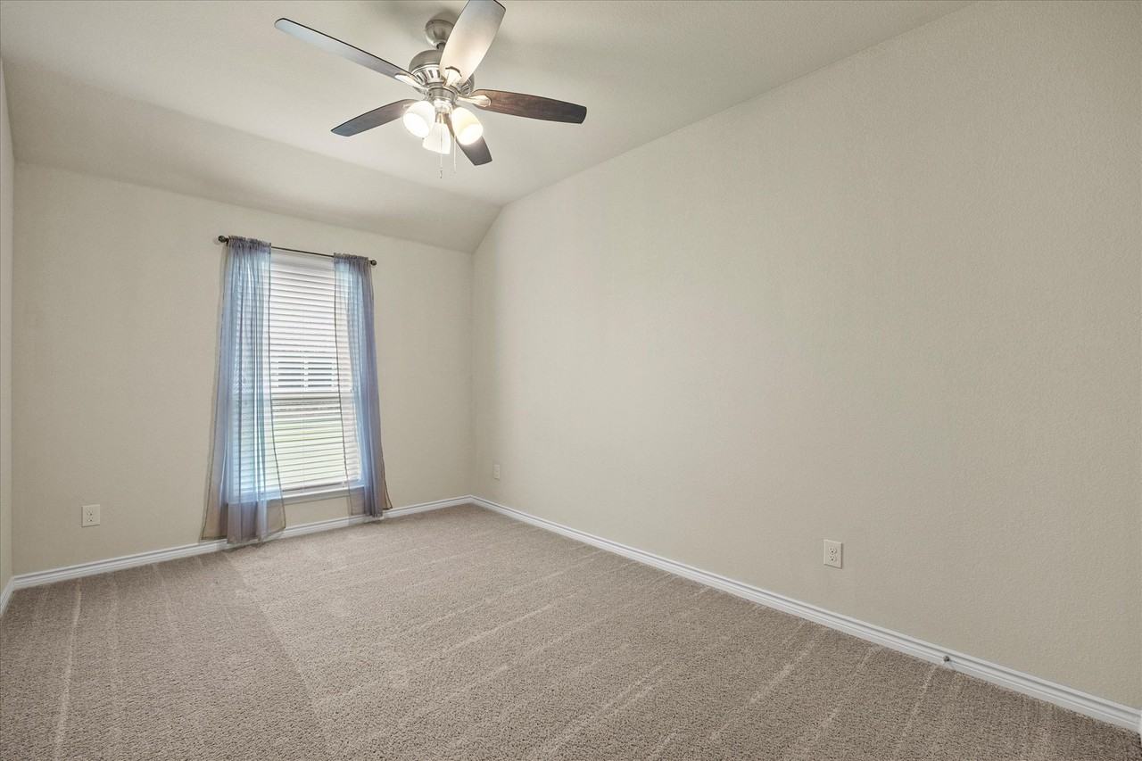 1409 Hidden Creek Dr - Photo 2 of 25