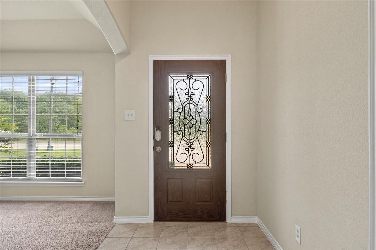 1409 Hidden Creek Dr - Photo 4 of 25