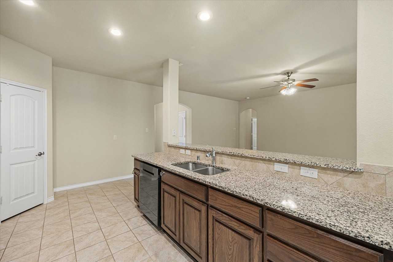 1409 Hidden Creek Dr - Photo 6 of 25