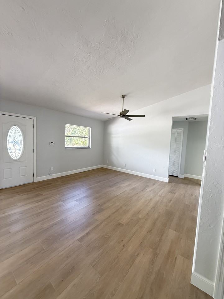 25356 Pinson Dr - Photo 2 of 15