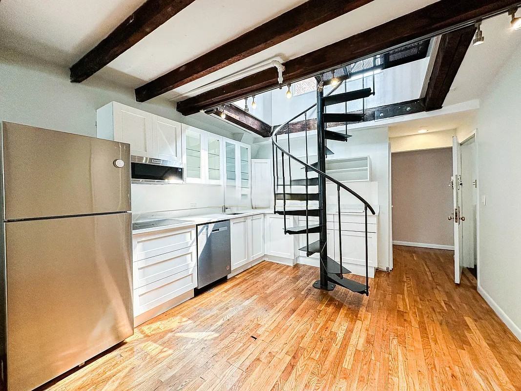 34 E 20th St #5 - Photo 3 of 11