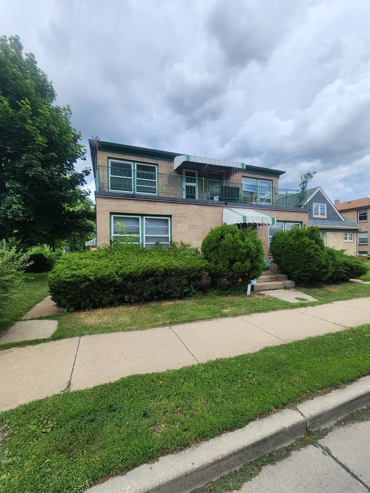 8008 W Becher St #3 - Photo 6 of 9