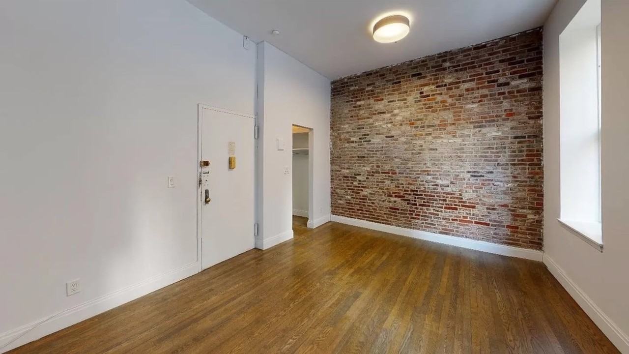 Pearl St #202 - Photo 4 of 7