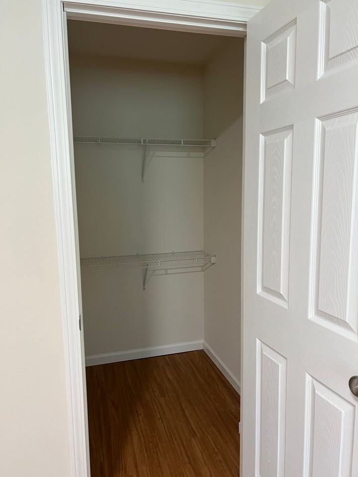 161 Baker St - Photo 5 of 28