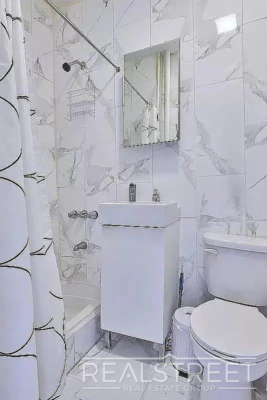 912 Gates Ave #1R - Photo 5 of 5