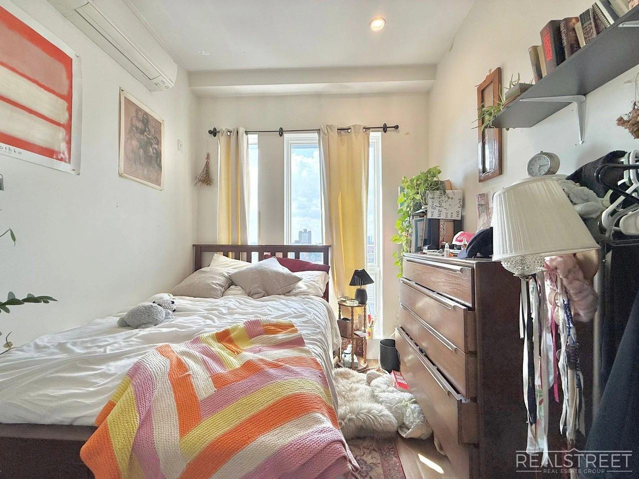 1530 Putnam Ave #2B - Photo 5 of 10
