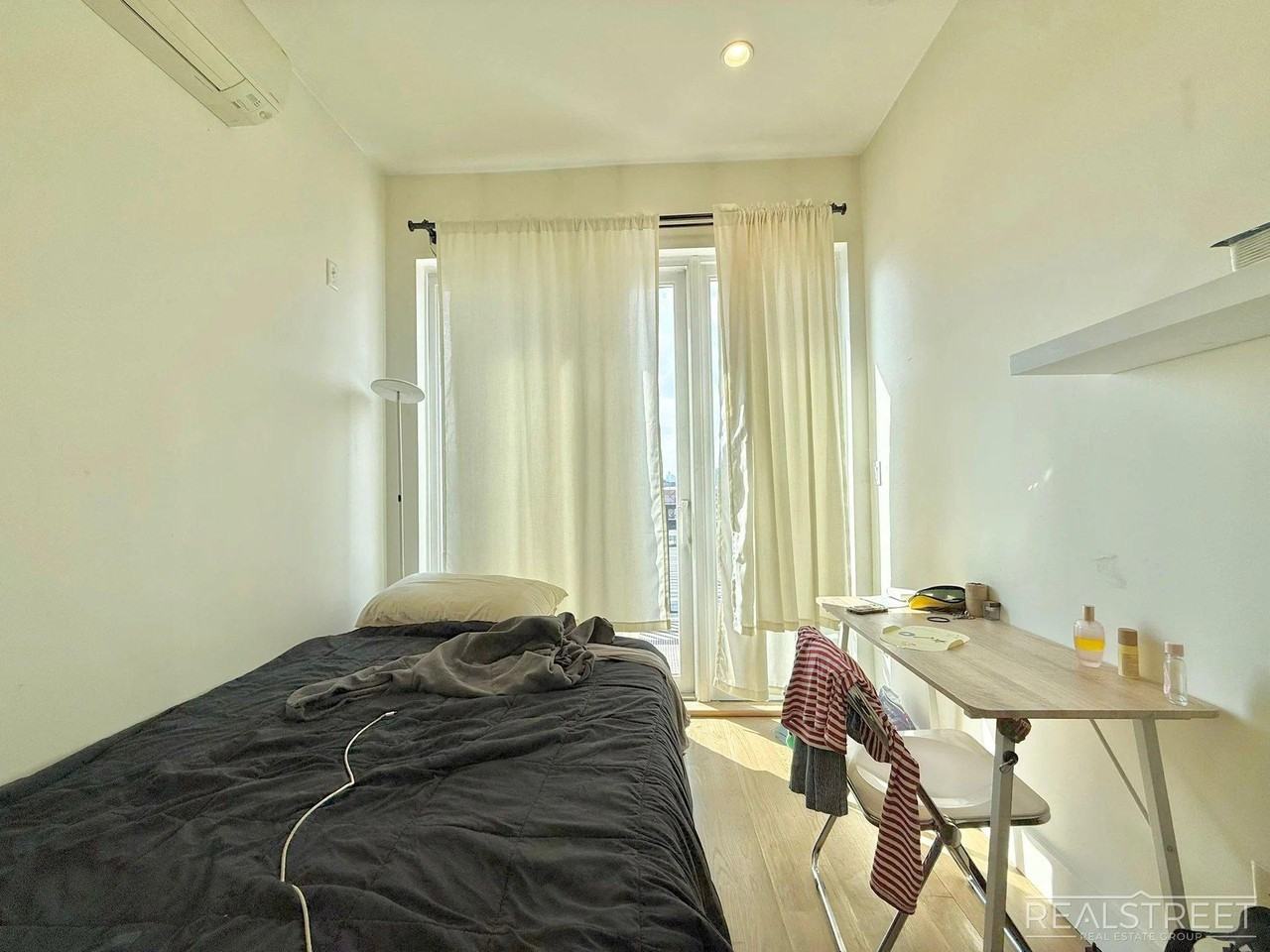 1530 Putnam Ave #2B - Photo 6 of 10
