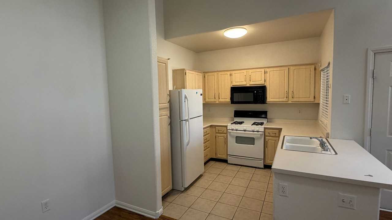 855 N Stephanie St #1123 - Photo 7 of 20