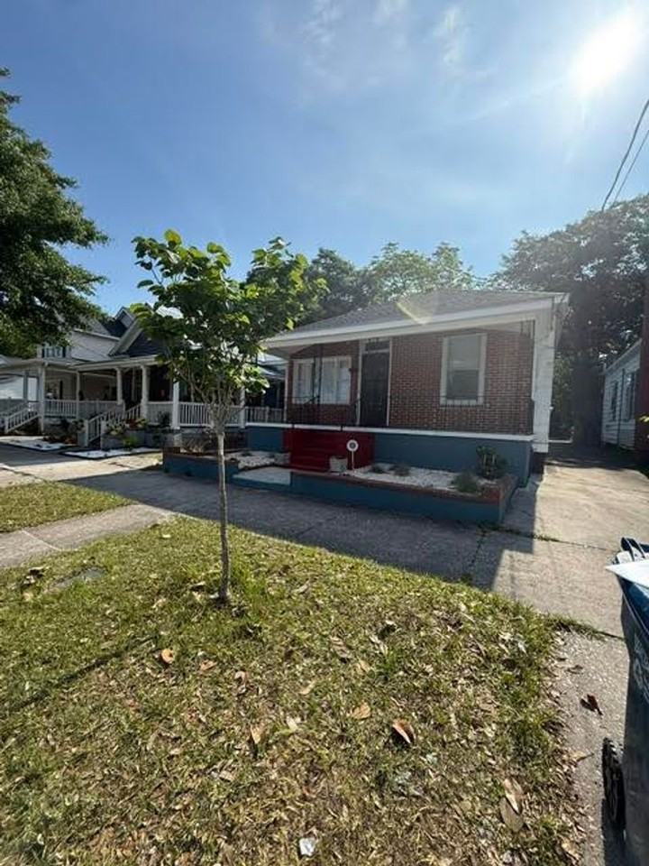 1009 S 6th St - Photo 2 of 24