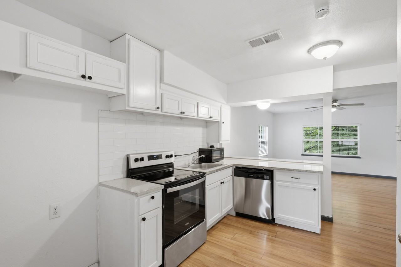 620 E Sears St #1 - Photo 6 of 25