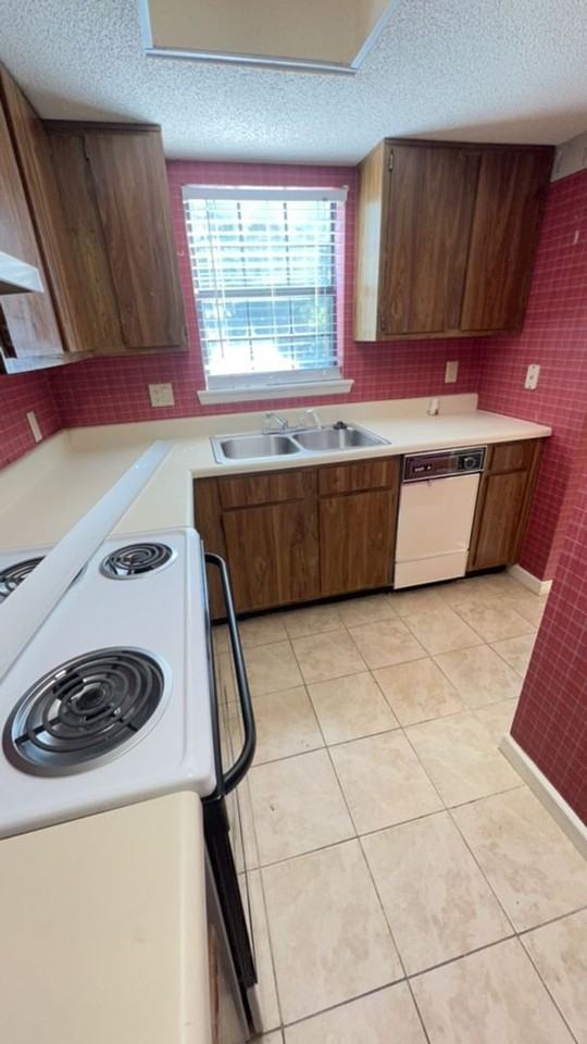 6738 Blue Heron Blvd - Photo 3 of 11