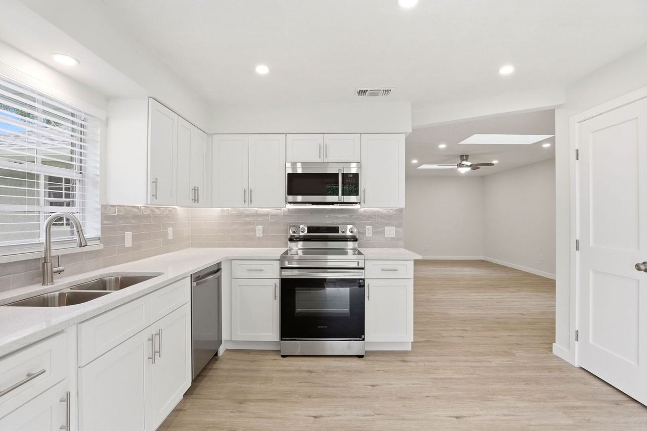 1101 Laurel Oaks Ct - Photo 7 of 16