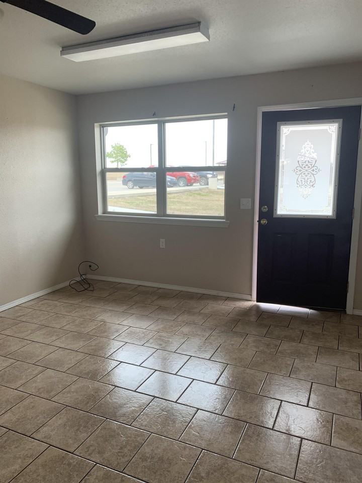 39078 Cedar St #5 - Photo 4 of 11