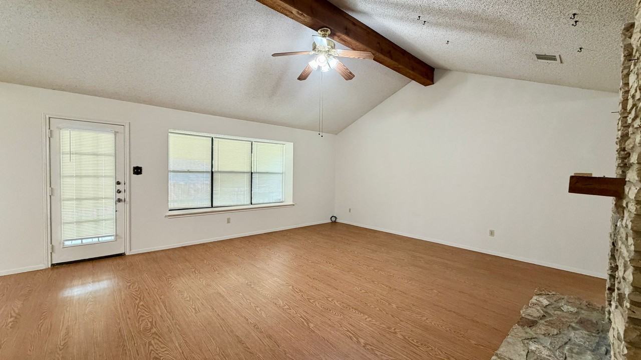7728 Manassas Dr - Photo 2 of 14