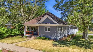 featured image of 582 4th St #1