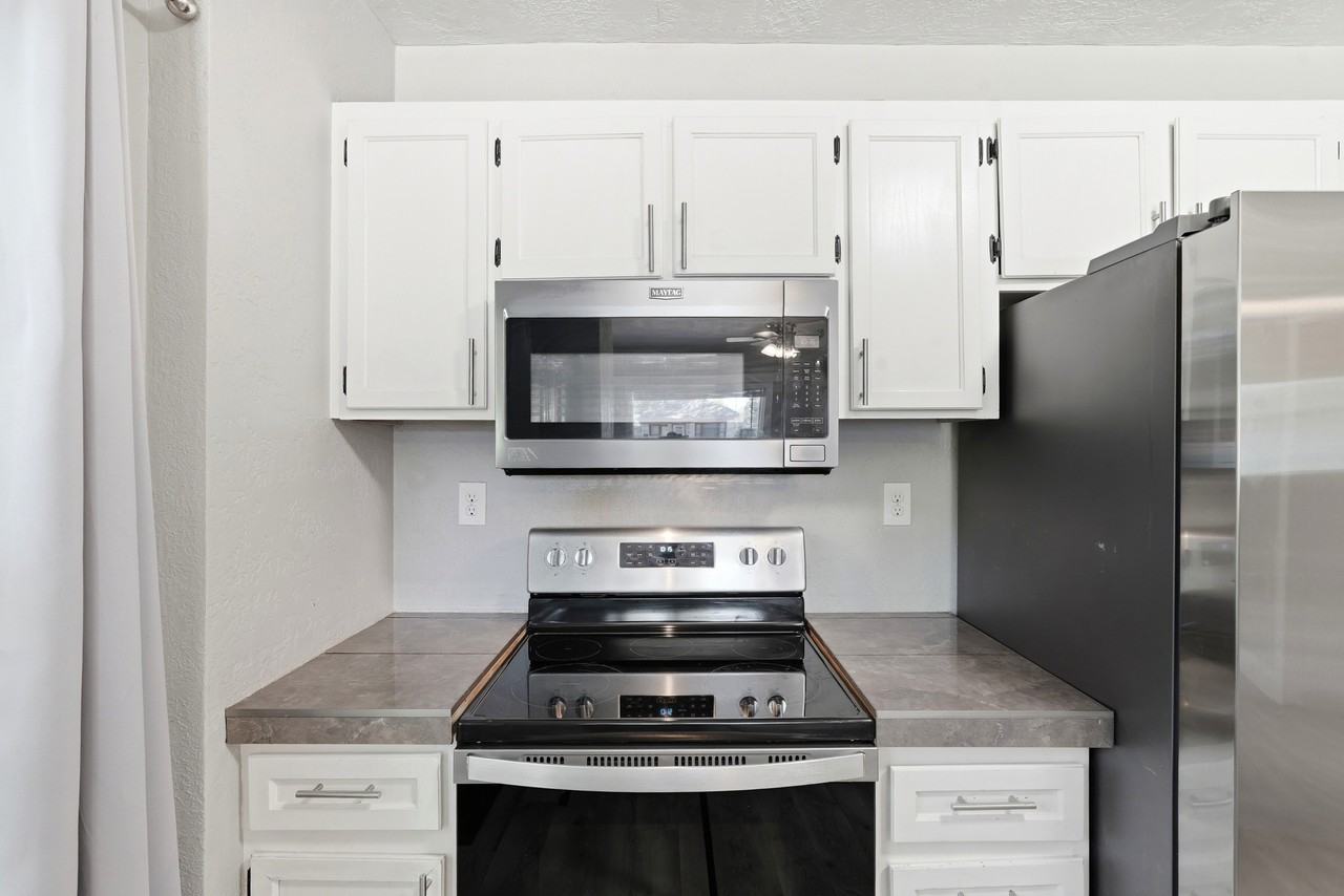 582 4th St #1 - Photo 4 of 31