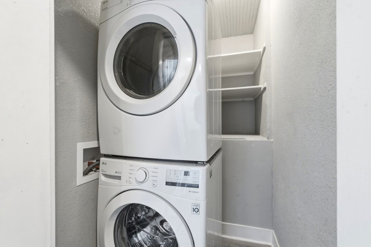 582 4th St #1 - Photo 5 of 31