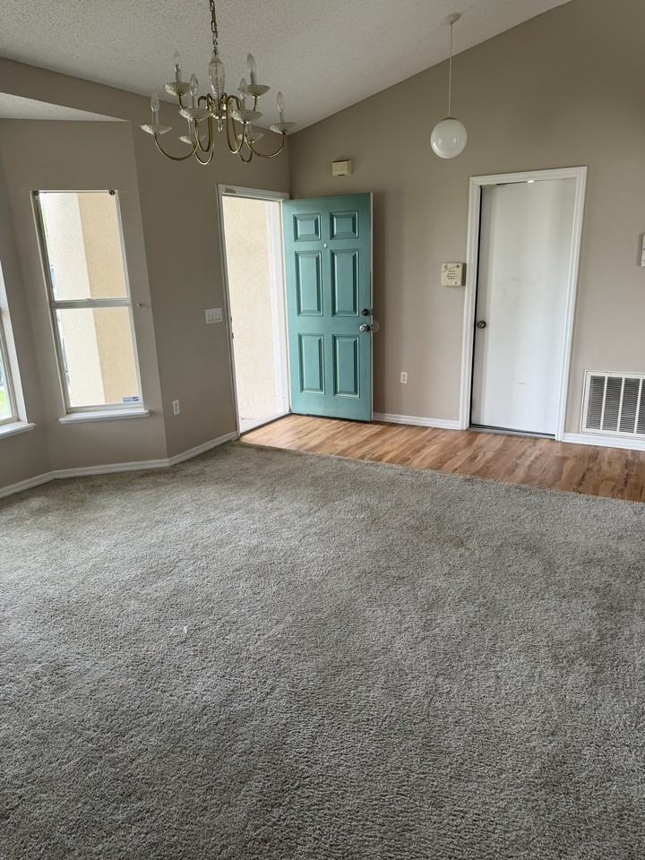 255 Lobelia Dr - Photo 2 of 16