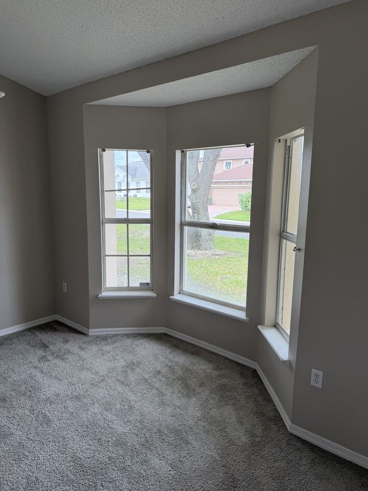 255 Lobelia Dr - Photo 3 of 16