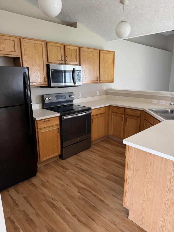 255 Lobelia Dr - Photo 4 of 16