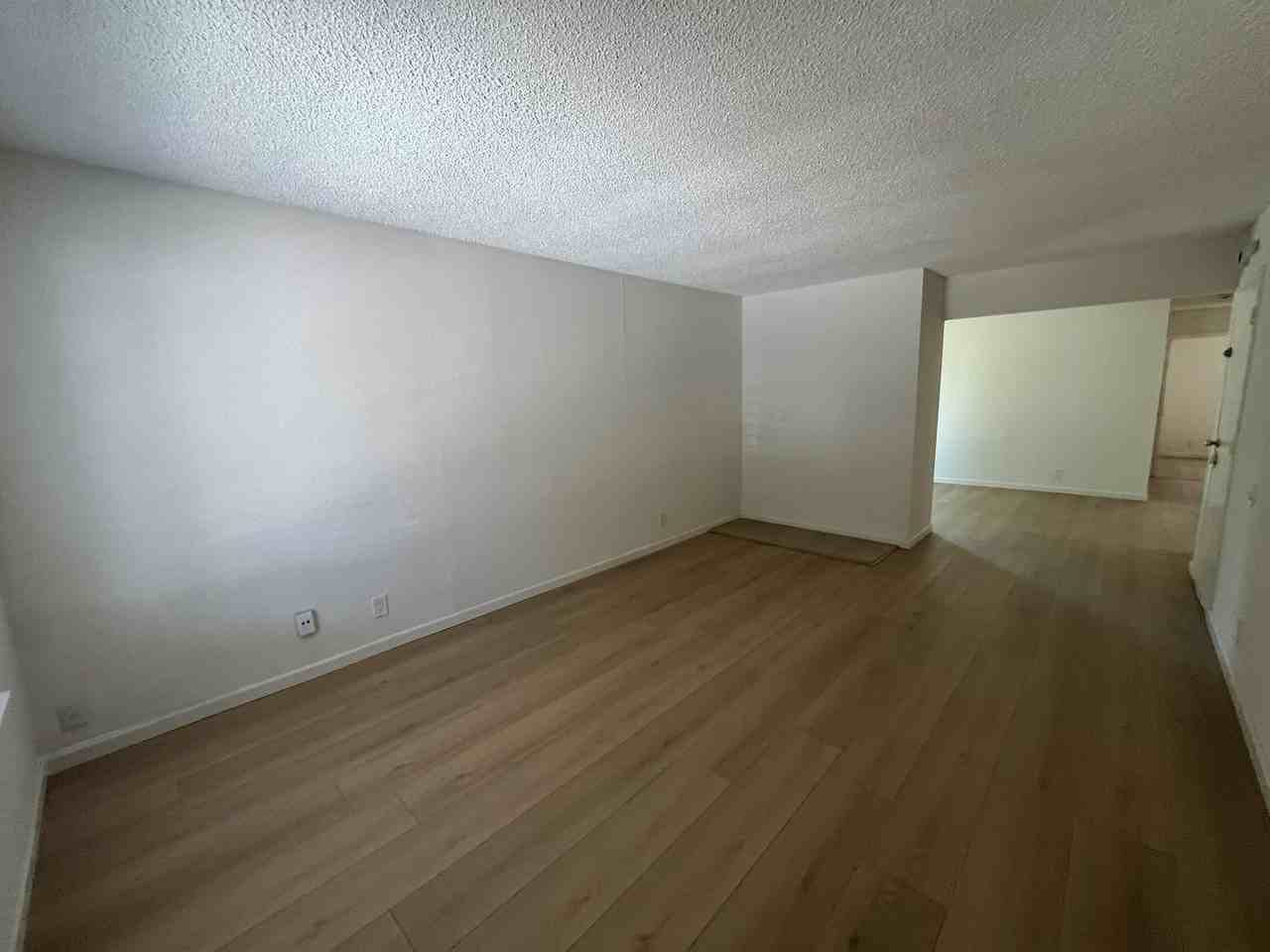 5061 Shell St - Photo 3 of 49