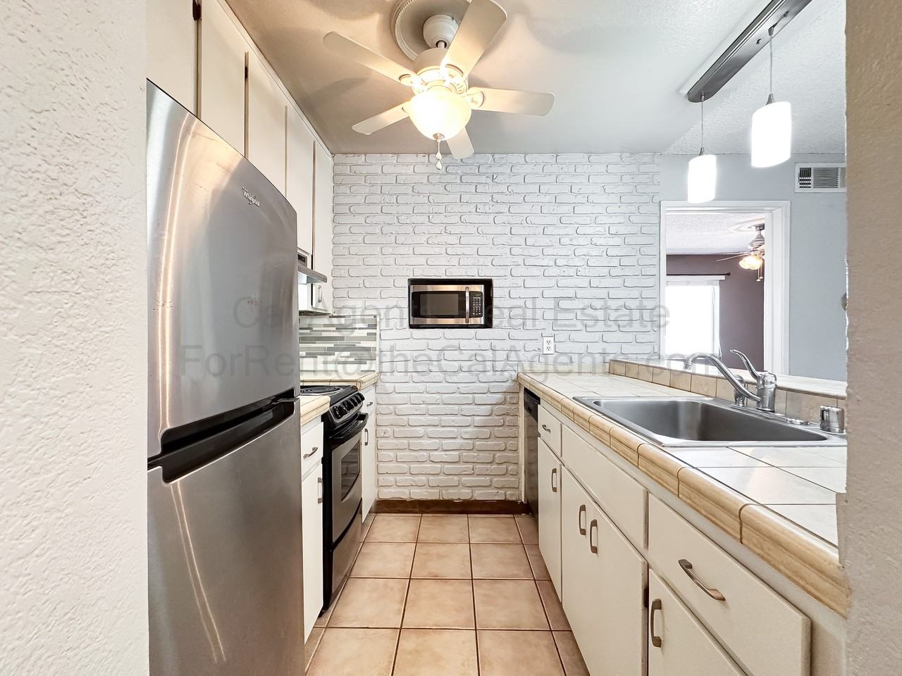29621 Red Oak Ct #1 - Photo 3 of 13