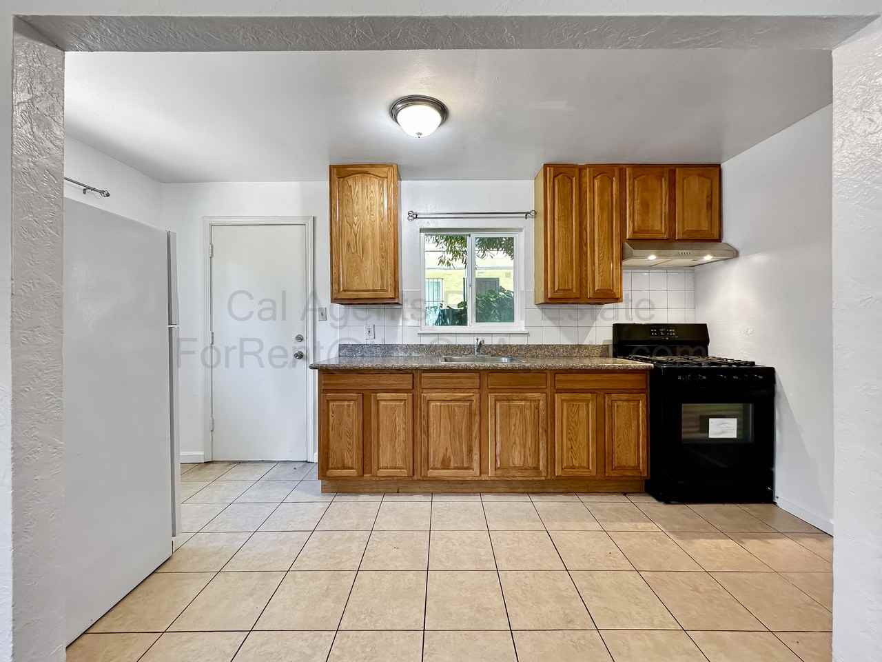 3164 High St #D - Photo 3 of 11