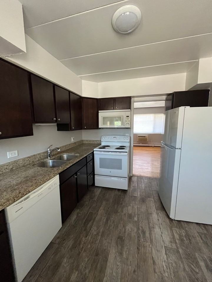 Salem Village Apartments LLC - Photo 3 of 17