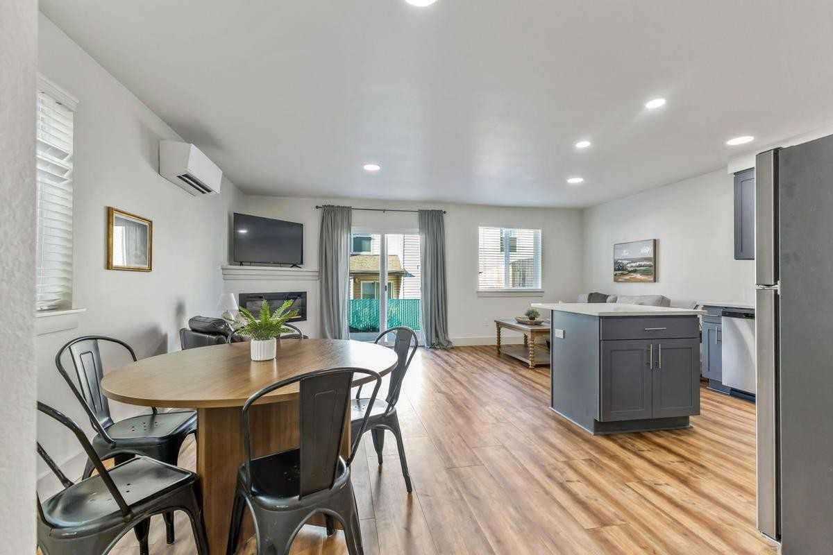 1425 E Santiam St - Photo 2 of 25