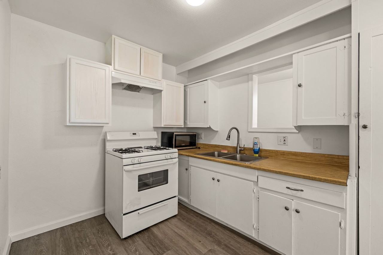 206 Townsend St - Photo 3 of 24