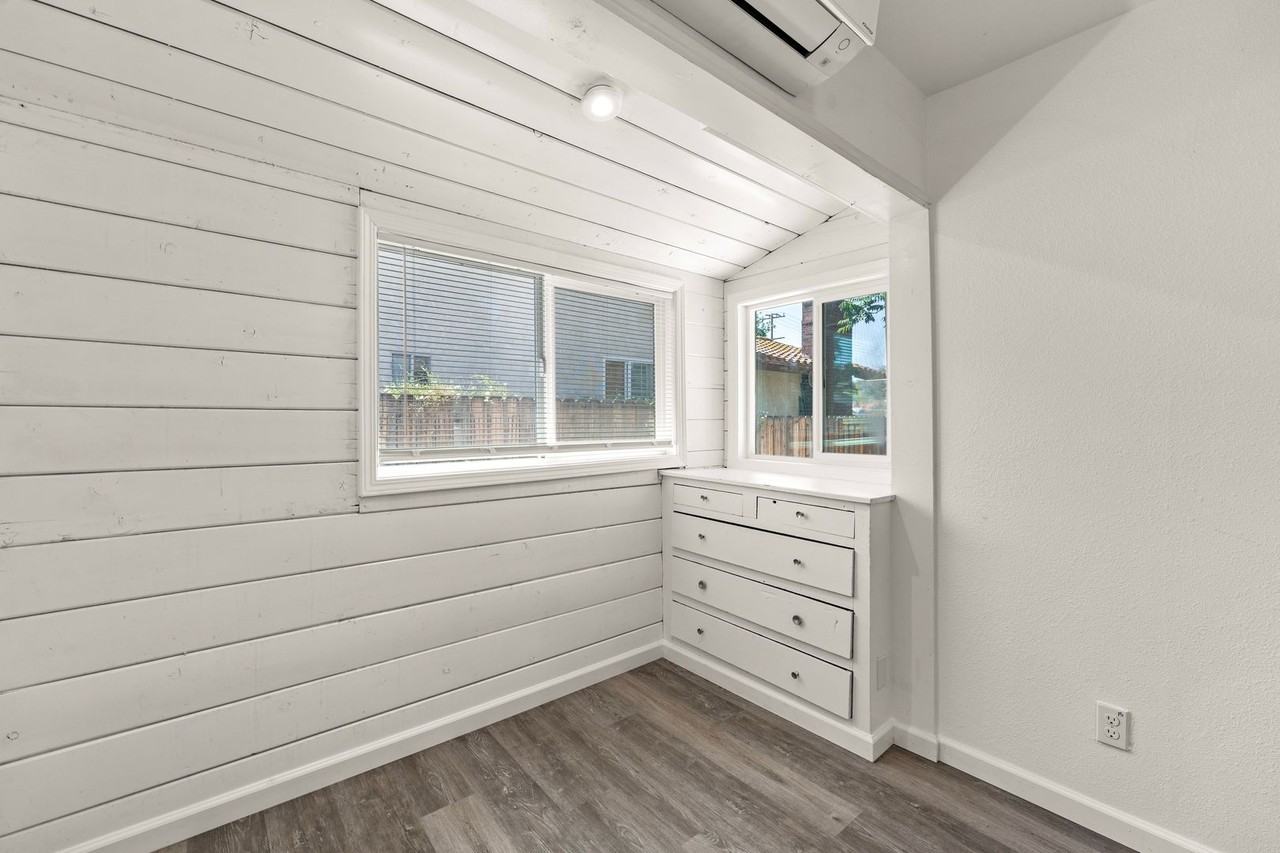 206 Townsend St - Photo 5 of 24