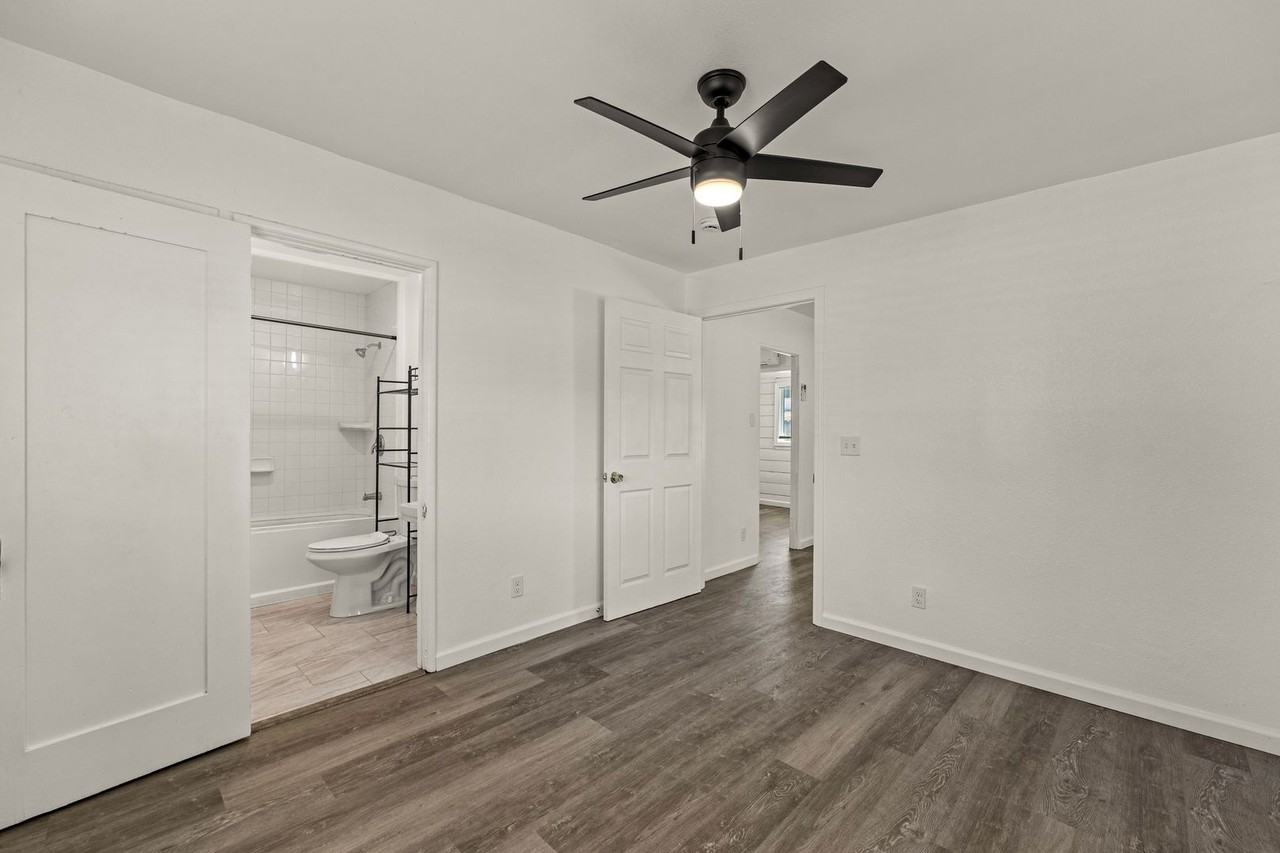206 Townsend St - Photo 6 of 24
