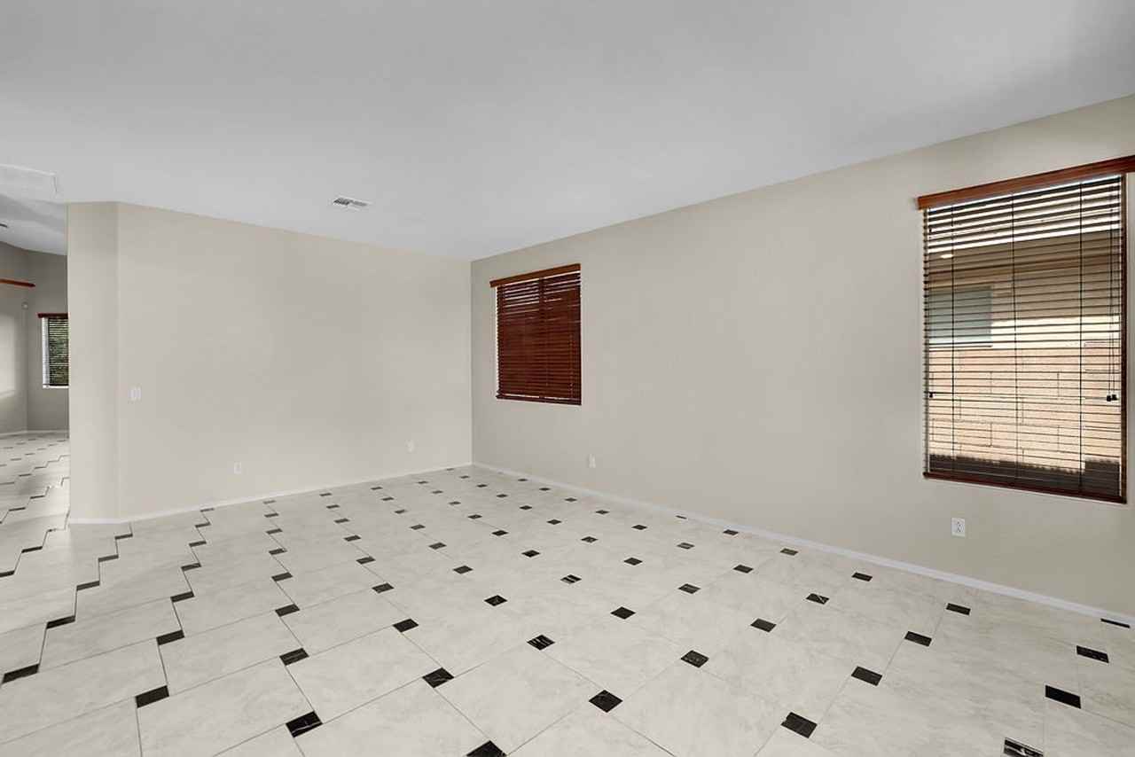 3051 E Lark Dr - Photo 3 of 35