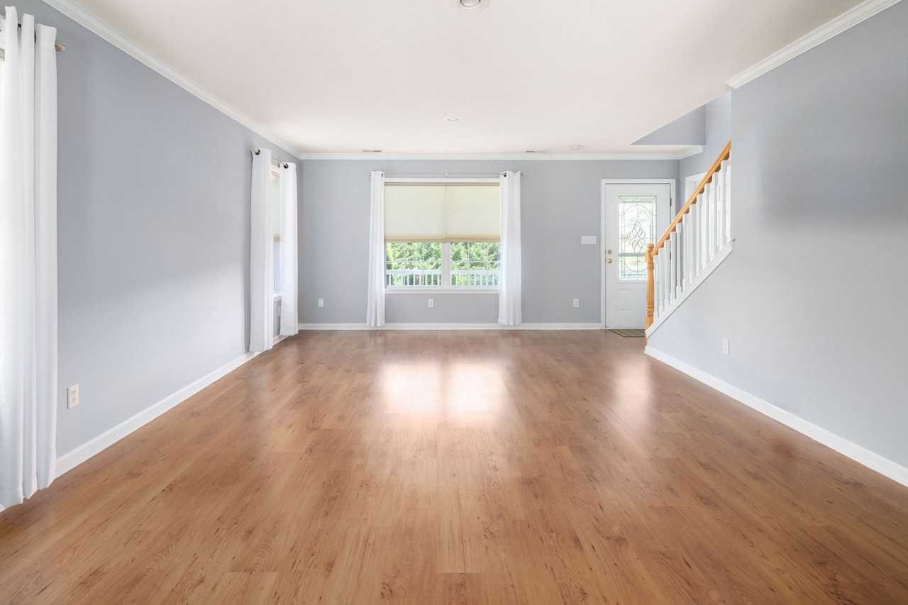 44 Worthington Ln - Photo 2 of 21