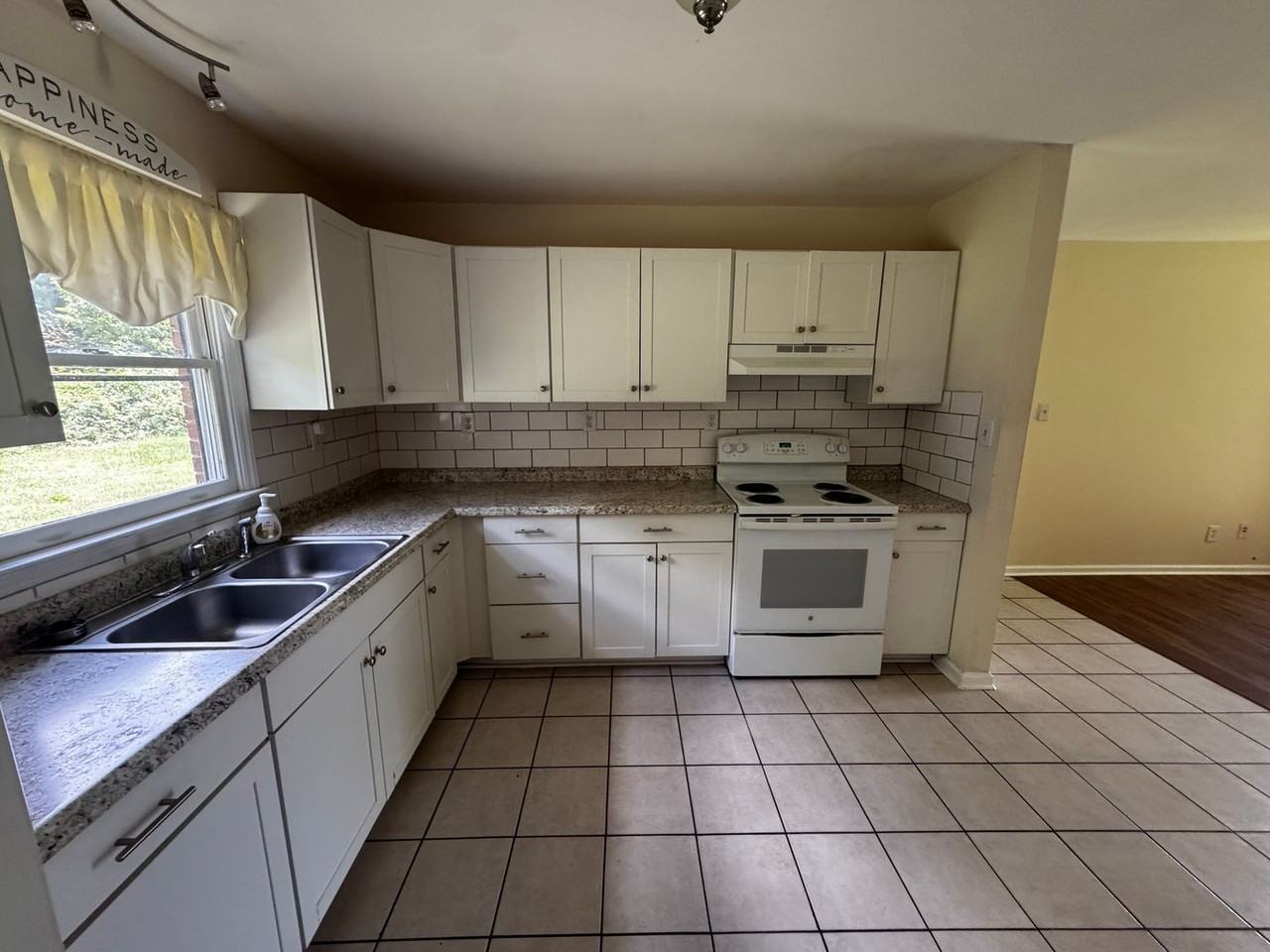 2115 Cameo Dr - Photo 5 of 20