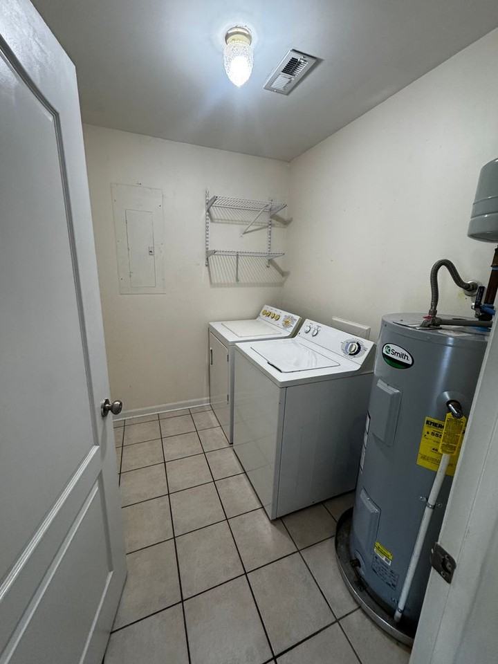 2115 Cameo Dr - Photo 7 of 20