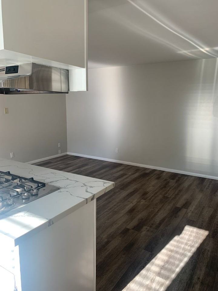 2812 Reynard Way - Photo 4 of 19