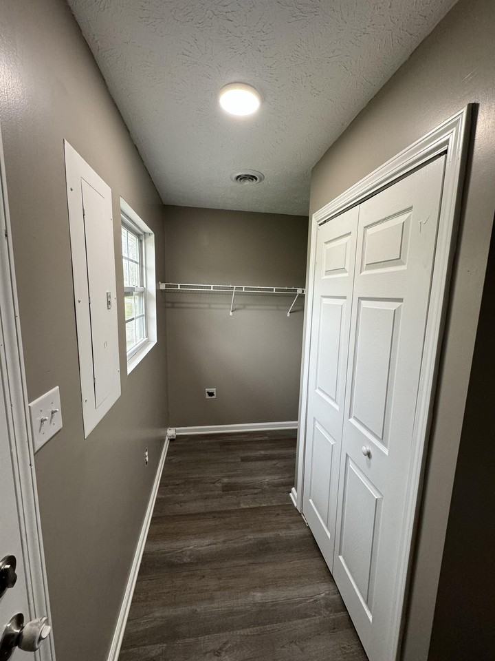 7244 Newport Hwy #1 - Photo 4 of 9