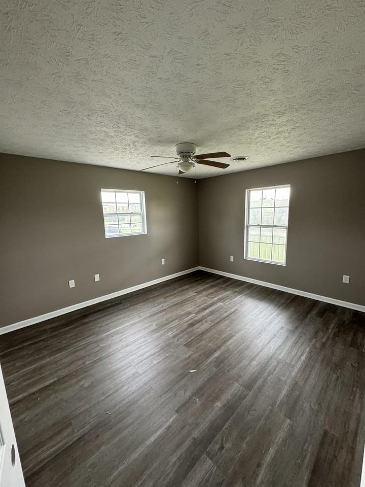 7244 Newport Hwy #1 - Photo 6 of 9