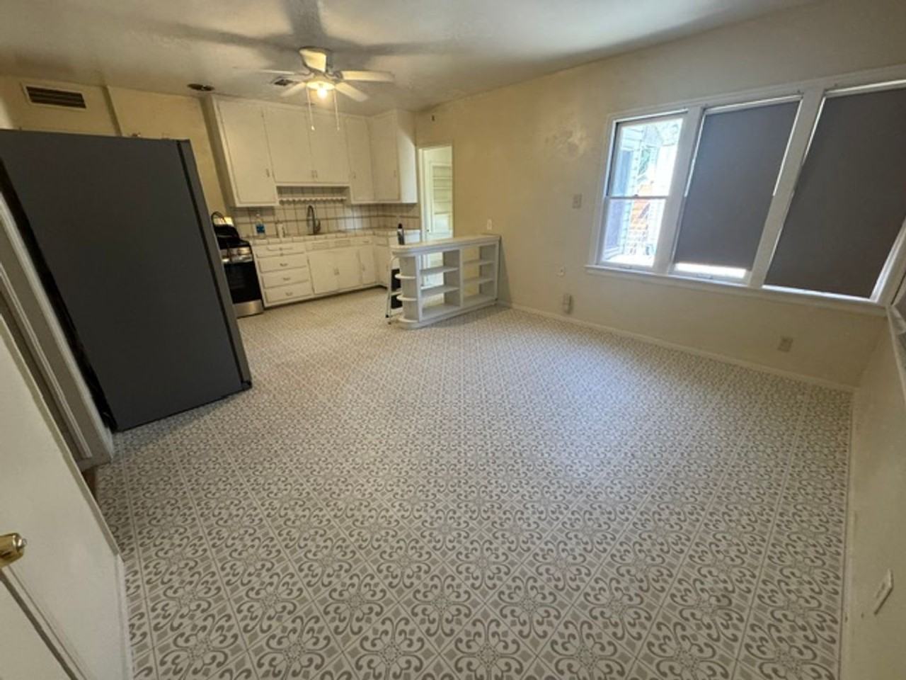3030 Chester Ln - Photo 2 of 9