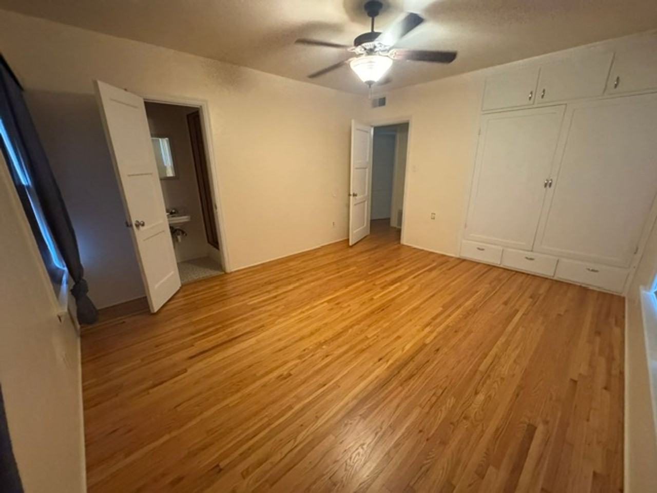 3030 Chester Ln - Photo 4 of 9