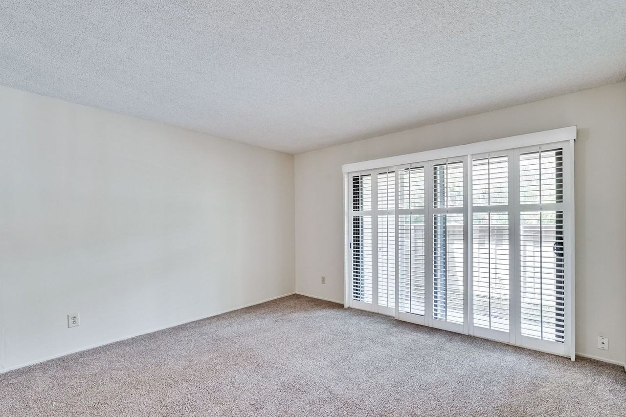 1083 N Abbott Ave - Photo 2 of 38