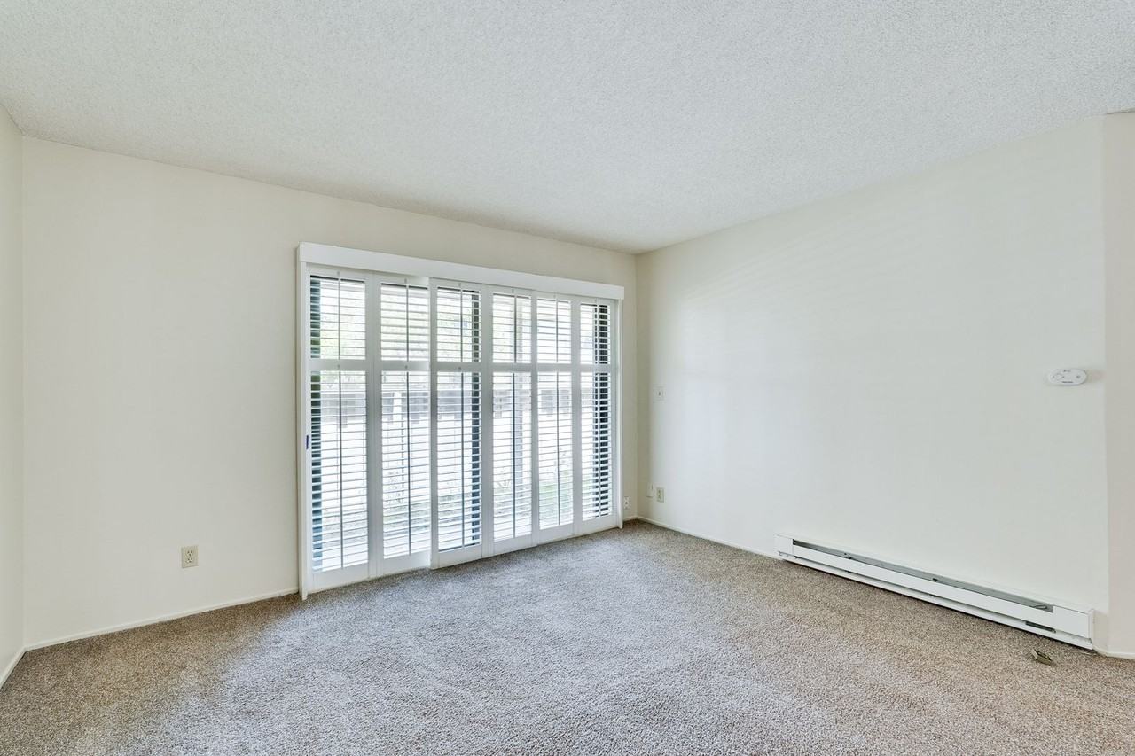1083 N Abbott Ave - Photo 3 of 38