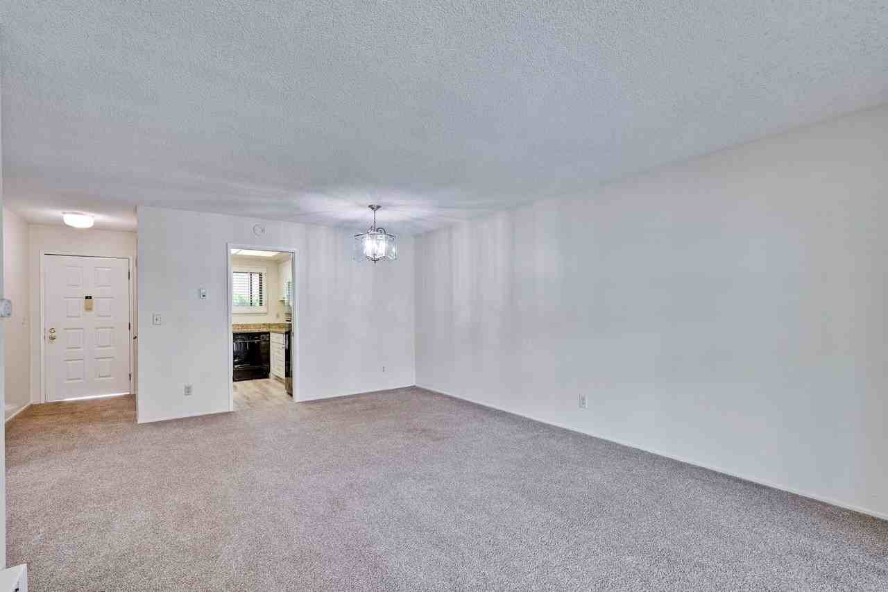 1083 N Abbott Ave - Photo 5 of 38